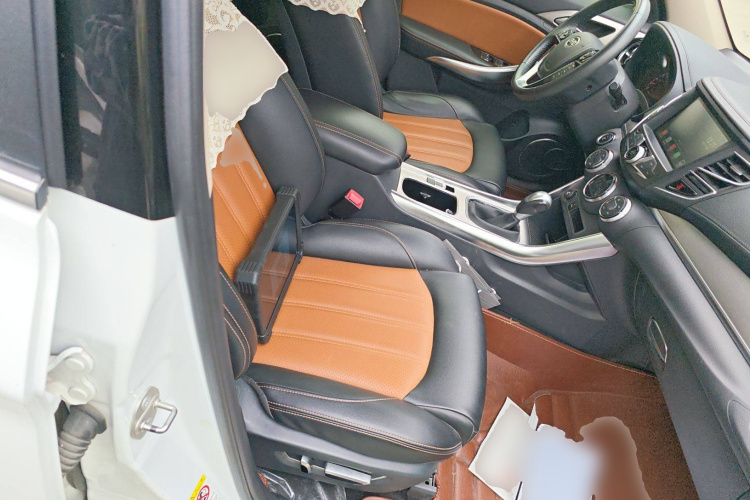 比亚迪 宋 2016款 2.0TID 自动尊贵型局部细节41