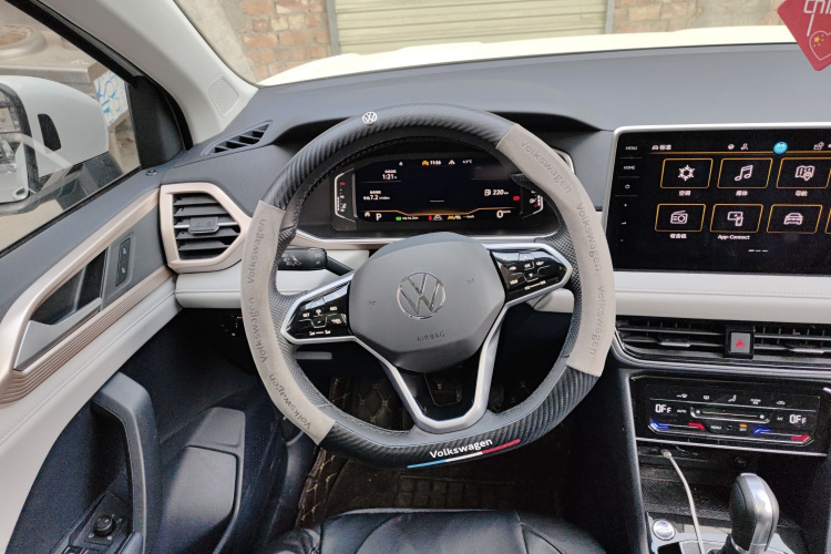 大众 途岳 2023款 300TSI 两驱满月版中控内饰13