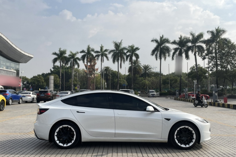 特斯拉 Model 3 2023款 长续航全轮驱动版车身外观6002