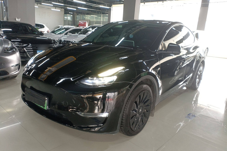 特斯拉 Model Y 2021款 标准续航后驱版车身外观1