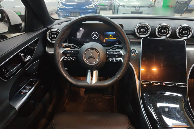 奔驰C级 2023款 C 260 L 运动版中控内饰13
