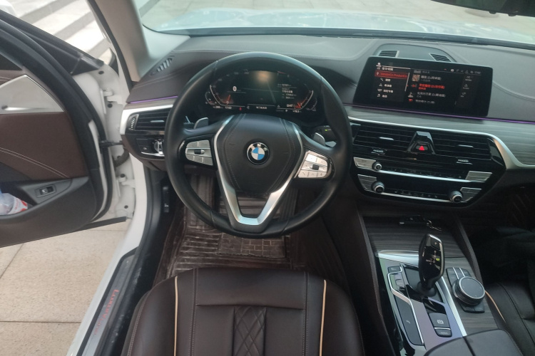 宝马5系 2020款 530Li 领先型 豪华套装中控内饰13