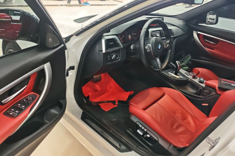 宝马3系 2019款 320i M运动曜夜版中控内饰20