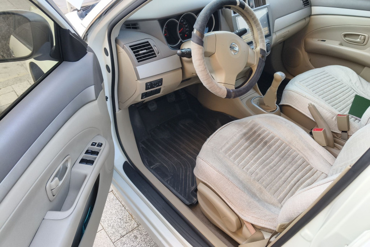 日产 轩逸 2018款 经典 1.6XE 手动舒适版中控内饰20