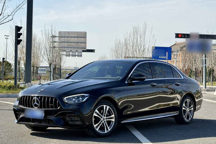 奔驰E级 2022款 改款二 E 260 L 运动型 4MATIC车身外观1