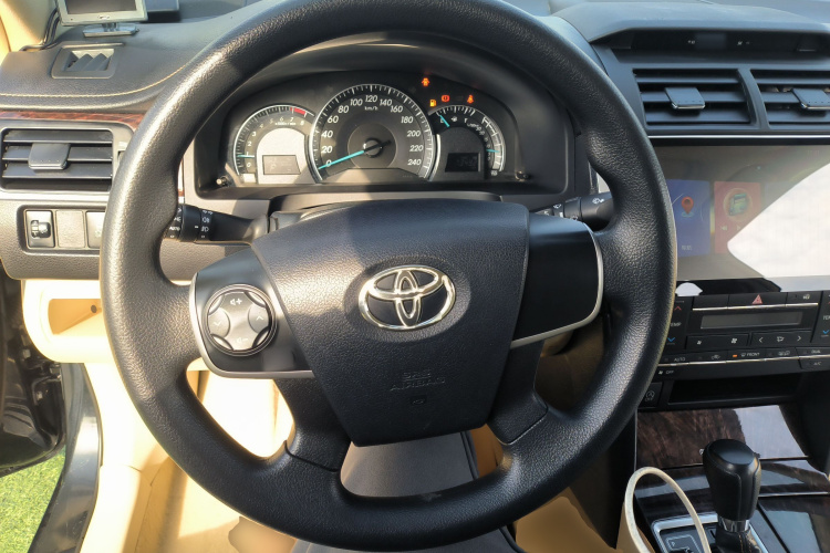 丰田 凯美瑞 2016款 2.0E 十周年纪念精英版中控内饰13