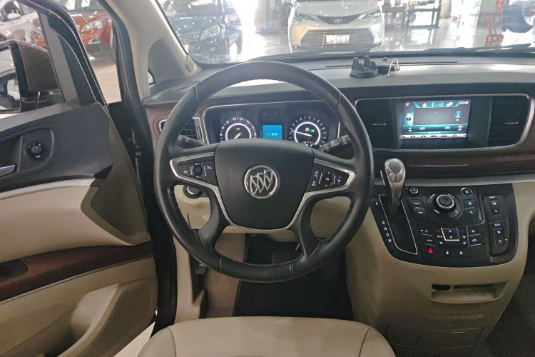 别克GL8 2018款 28T 尊贵型 国VI中控内饰13