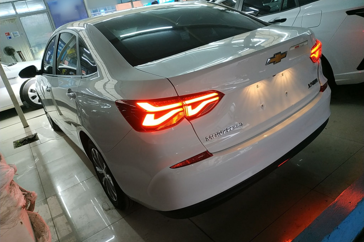 雪佛兰 科鲁泽 2022款 320 自动悦享天窗版车身外观4