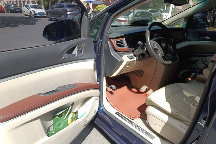 别克GL8 2014款 3.0L XT豪华商务旗舰版中控内饰7003