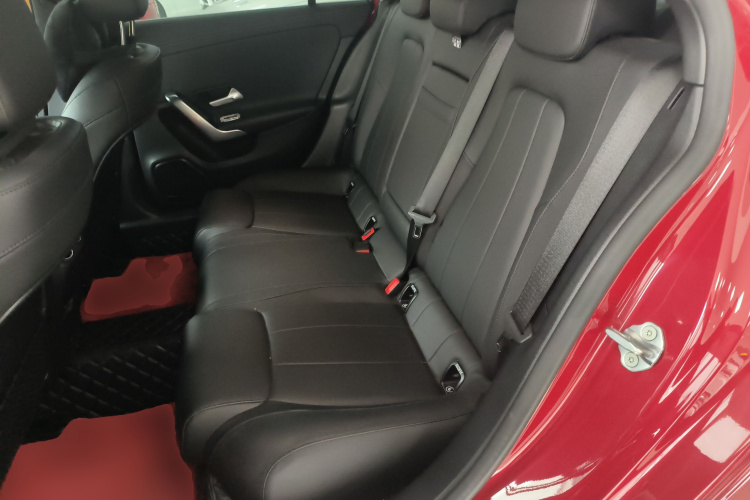 奔驰A级 2020款 改款二 A 180 L 运动轿车中控内饰21