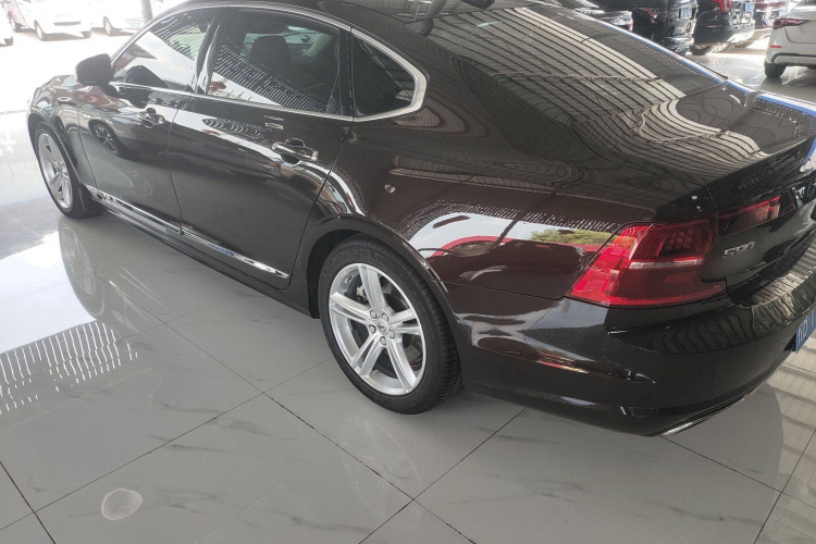沃尔沃S90 2019款 T5 智远版车身外观4