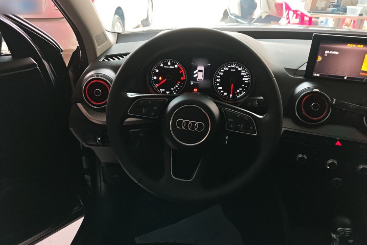奥迪Q2L 2020款 35 TFSI 进取动感型中控内饰13