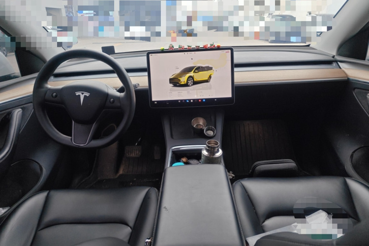 特斯拉 Model Y 2022款 改款 后轮驱动版中控内饰12