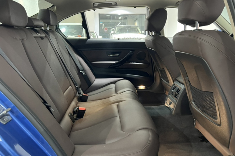 宝马3系 2019款 320Li M运动套装中控内饰7008