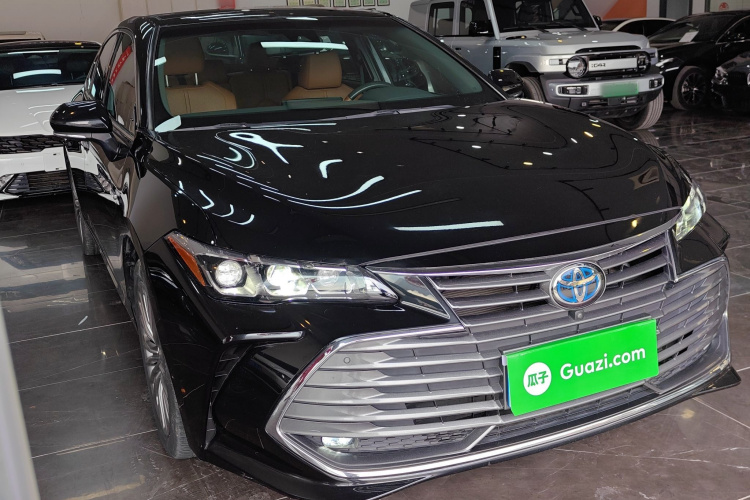 丰田 亚洲龙 2019款 双擎 2.5L XLE尊贵版 国VI车身外观3