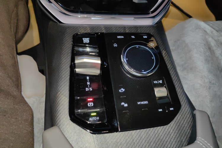 宝马X3 2025款 xDrive30L 领先型 M运动套装局部细节18