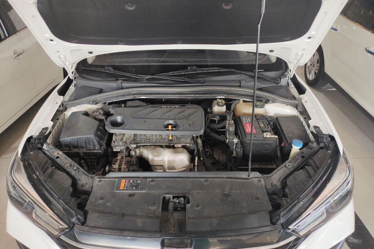 荣威i5 2021款 改款 1.5L CVT钻石版机舱底盘24