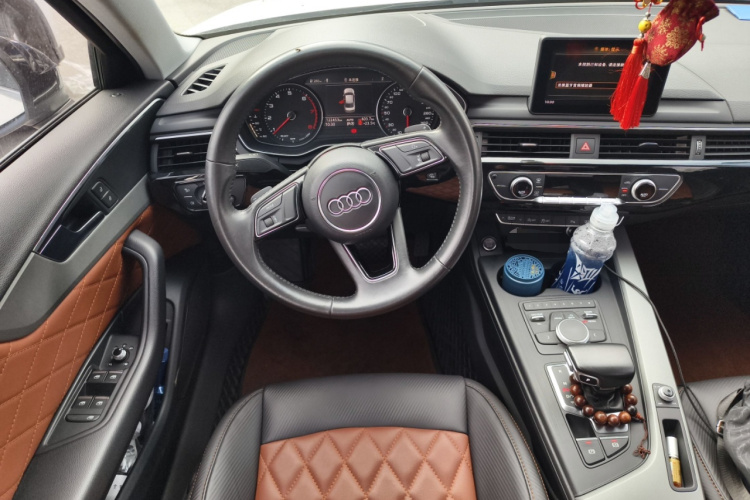 奥迪A4L 2018款 30周年年型 40 TFSI 进取型中控内饰13