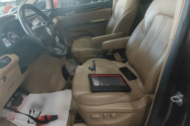 别克GL8 2017款 ES 28T 尊享型 国V中控内饰19