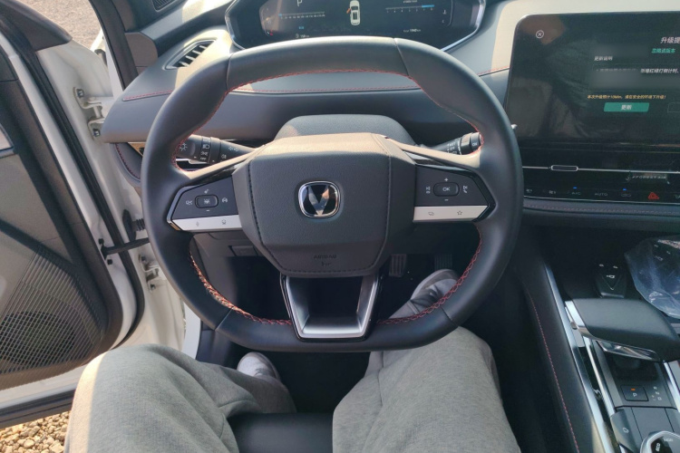 长安CS55PLUS 2024款 第三代 1.5T DCT尊贵型中控内饰13