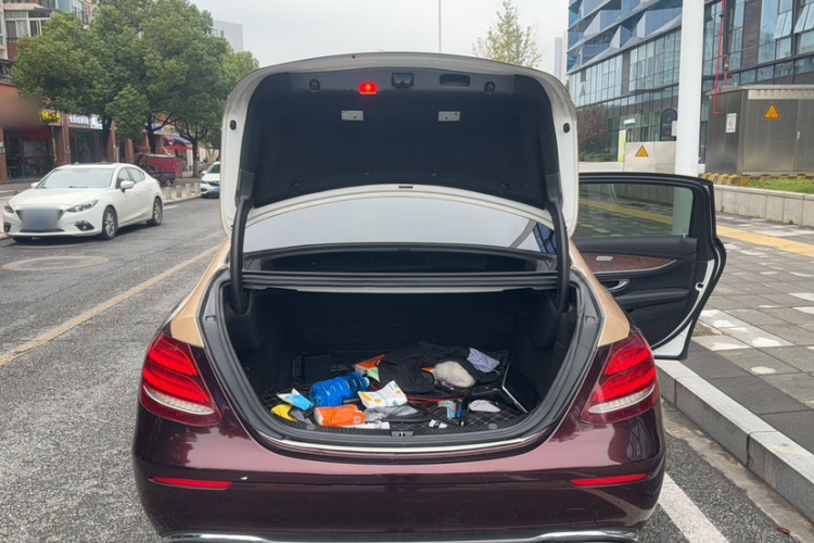 奔驰E级 2016款 E 300 L 时尚型局部细节23