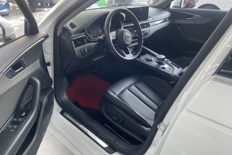 奥迪A4L 2019款 40 TFSI 进取型 国VI中控内饰7004