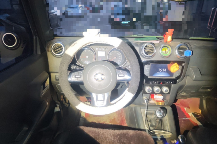 北京越野 北京BJ40 2016款 40L 2.0T 手动四驱尊贵版中控内饰13