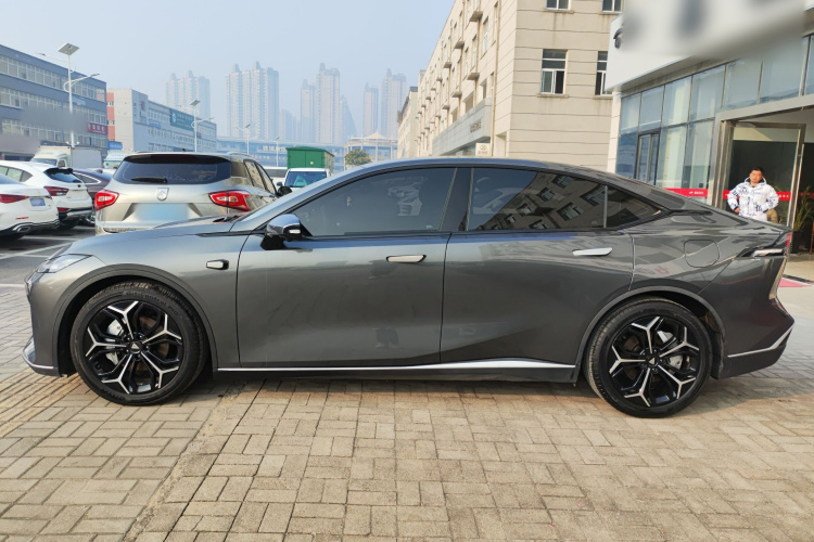 深蓝汽车 深蓝SL03 2023款 135Plus增程版车身外观4