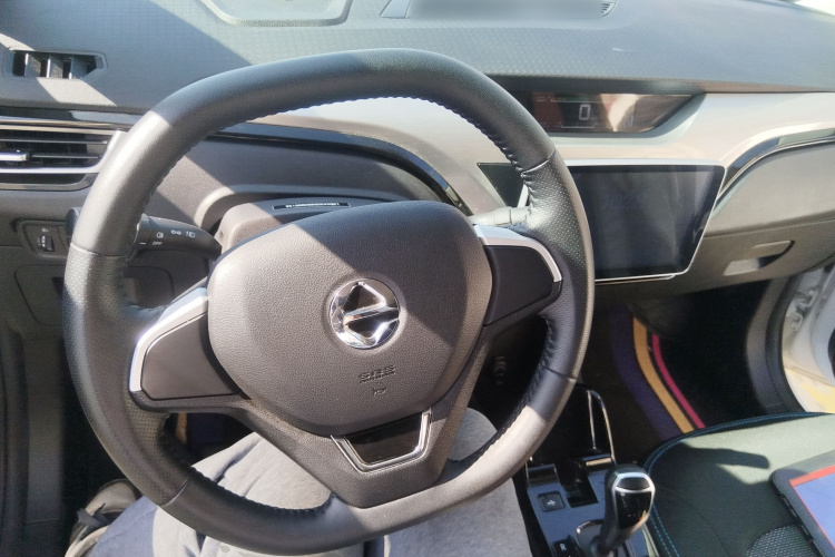 江铃集团新能源 易至EV3 2022款 小雷达悦跑型中控内饰12