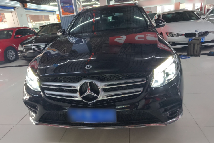 奔驰GLC 2017款 GLC 300 4MATIC 动感型车身外观2