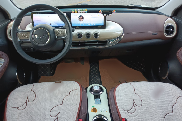 五菱汽车 五菱缤果 2023款 333km 灵犀互联+款中控内饰12