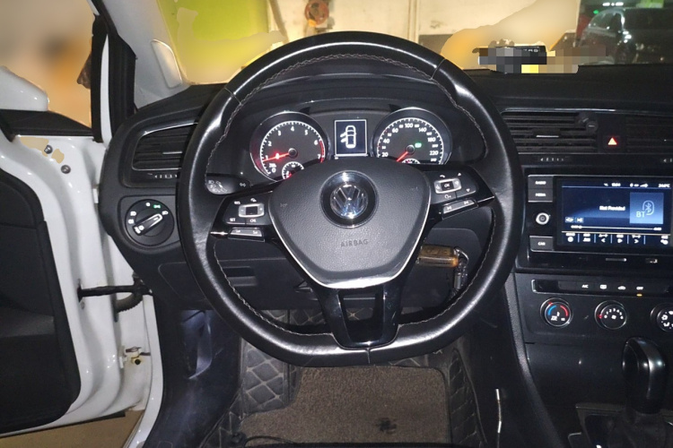 大众 高尔夫 2018款 1.6L 自动舒适型中控内饰13