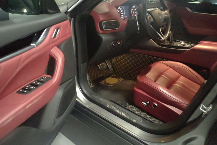 玛莎拉蒂 Levante 2022款 3.0T Modena中控内饰20