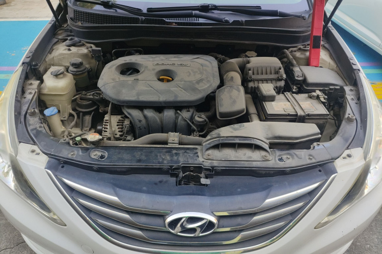 现代 索纳塔 2013款 2.0L 自动时尚版机舱底盘24