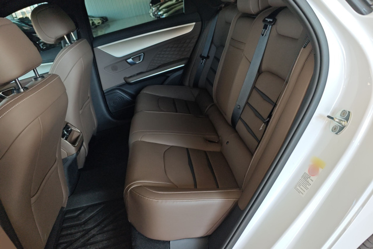 比亚迪 汉 2023款 DM-i 冠军版 121KM 精英型中控内饰21