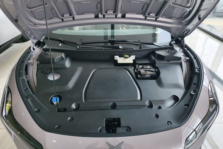 小鹏MONA M03 2025款 600 超长续航 Max机舱底盘24