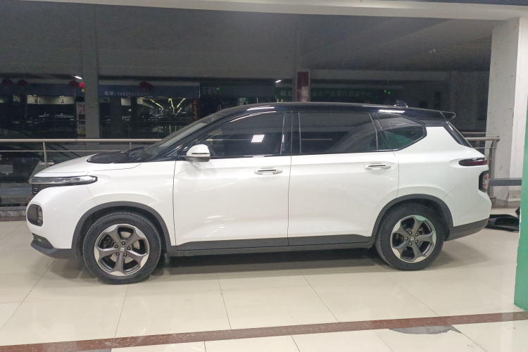 宝骏RM-5 2019款 1.5T CVT 24小时在线豪华型 6座车身外观4