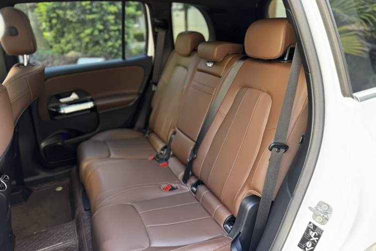 奔驰GLB 2023款 GLB 220 动感型中控内饰7011