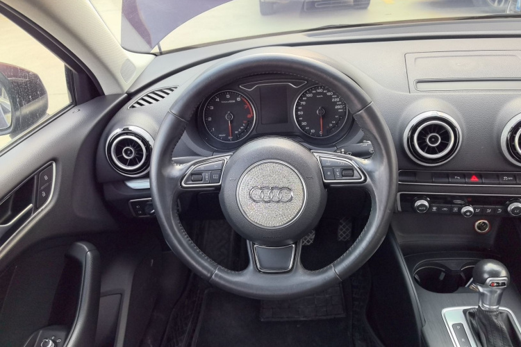 奥迪A3 2015款 Limousine 40 TFSI 自动舒适型中控内饰13