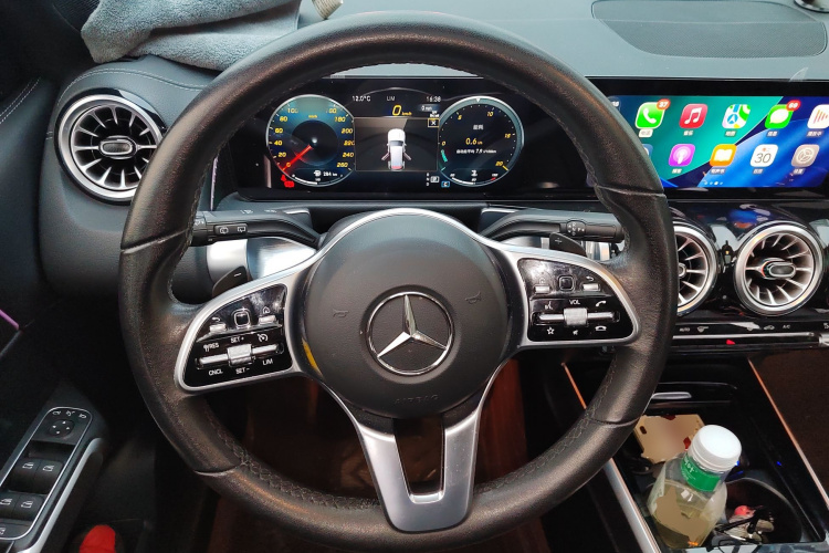 奔驰GLB 2023款 GLB 220 时尚型中控内饰13