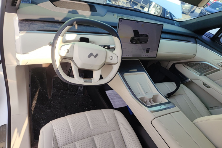 乐道L90 2025款 Ultra 六座版中控内饰12