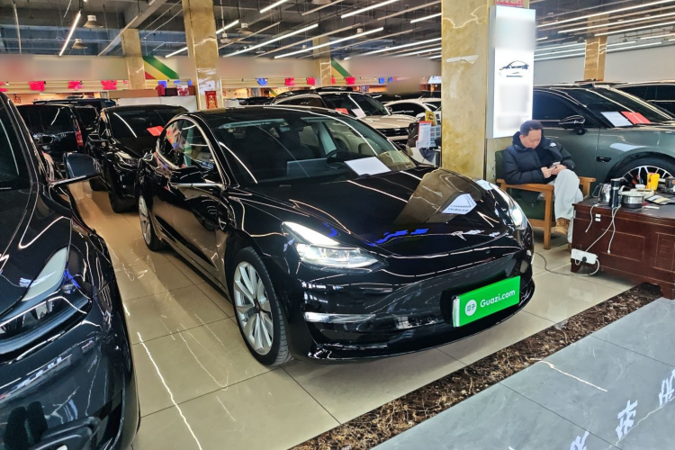 特斯拉 Model 3 2020款 改款 长续航后轮驱动版车身外观3