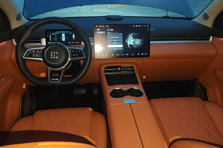 蓝电E5 PLUS 2026款 165km 长续航先享版Ultra 7座中控内饰12