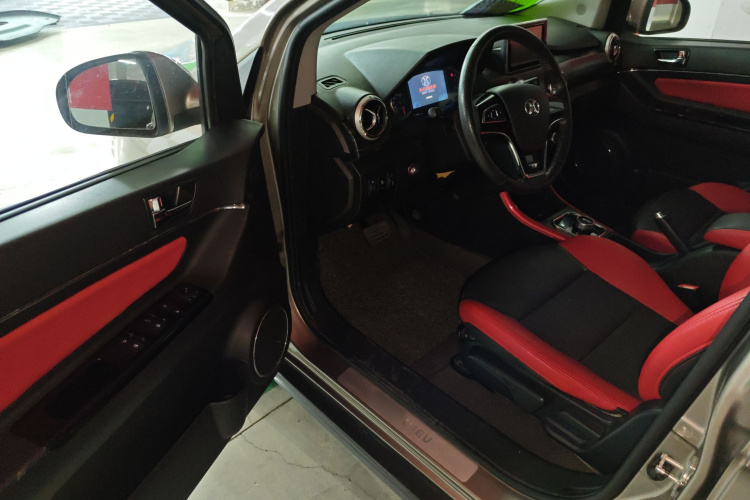 北汽新能源EX 2018款 EX360 新尚版中控内饰20