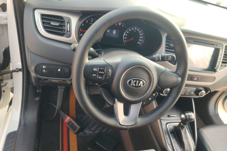 起亚 佳乐 2013款 2.0L 5座自动标准版 国IV中控内饰13