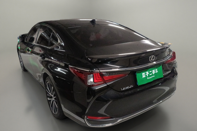 雷克萨斯ES 2022款 300h 臻享版车身外观5