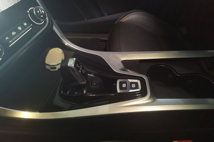 领克01 2018款 2.0T 两驱型+版局部细节18