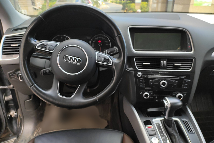 奥迪Q5 2017款 Plus 40 TFSI 技术型中控内饰7002