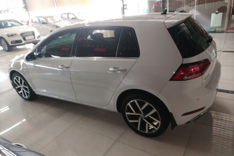 大众 高尔夫 2020款 挚爱版 200TSI DSG舒适型进取版车身外观4