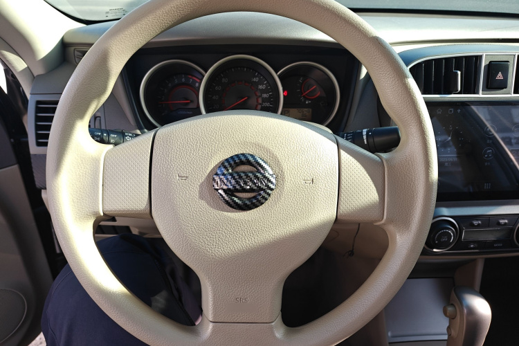 日产 轩逸 2012款 经典 1.6XE 自动舒适版中控内饰13